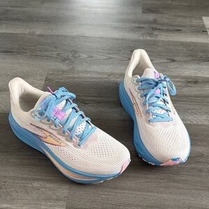 NWOT - Brooks Women’s Ghost 17